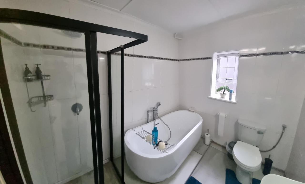 Sapphirea@54 Appartement Windhoek Buitenkant foto